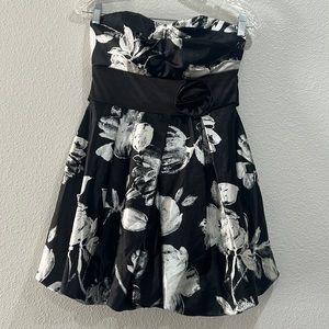 Speechless Black Floral Sleeveless Mini Dress SZ 7